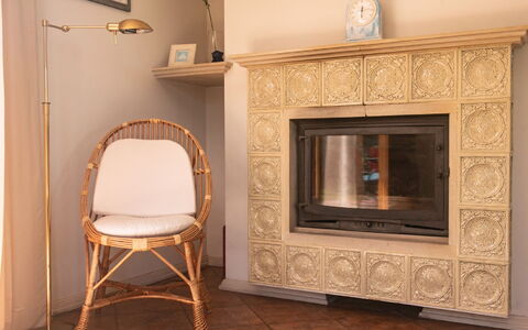 Sianożęty: Building, Chair, Wood, Picture Frame, Interior Design, Flooring, Living Room, Floor, House, Rectangle