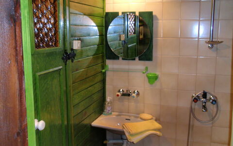 Borek Sulęcki: Room, Bathroom, Plumbing Fixture, Interior Design, Building, House, Tile