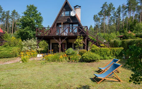 Borek Sulęcki: Shrub, House, Cottage, Home, Garden, Spring, Farmhouse, Lawn, Estate