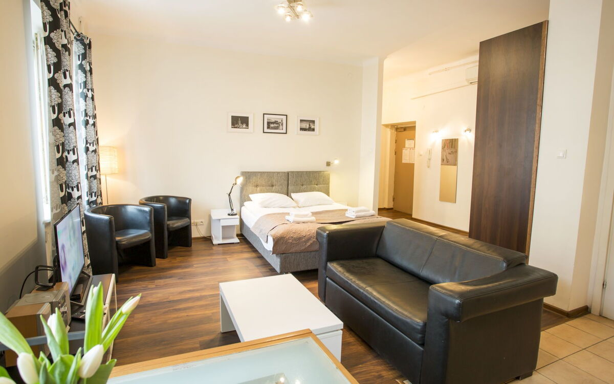 Accommodation:&nbsp;Royal Route Residence 150.13