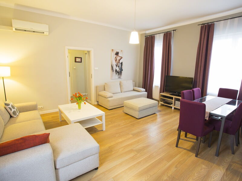 Accommodation:&nbsp;Royal Route Residence 150.9