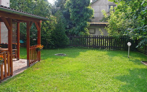Hodkovičky: Property, Yard, Backyard, Grass, Lawn, House, Garden, Tree, Home, Land Lot