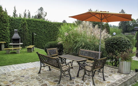 Petříkov: Plant, Furniture, Property, Plant Community, Sky, Table, Nature, Tree, Outdoor Table, Outdoor Furniture