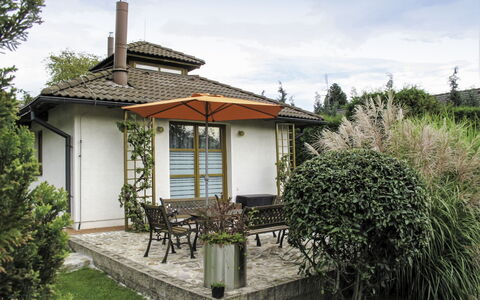 Petříkov: Sky, Plant, Property, Cloud, Building, Window, Tree, Botany, House, Door