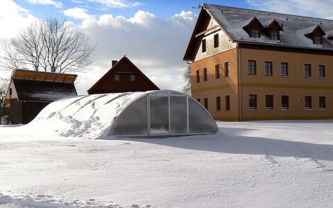 Ceska Kamenice 110: Cloud, Sky, Building, Window, Snow, Tent, Slope, House, Tree, World