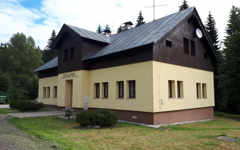 Karlovka: Sky, Plant, Building, Cloud, Property, Window, Tree, House, Land Lot, Cottage
