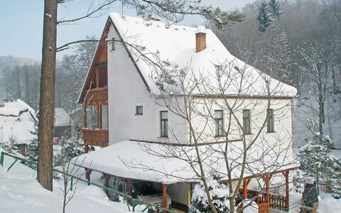 Zlata Olesnice: Snow, Winter, House, Home, Freezing, Property, Tree, Roof, Frost, Cottage