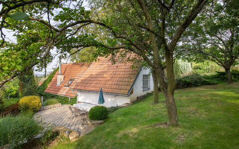 Horní Věstonice: Plant, Building, Tree, House, Natural Landscape, Woody Plant, Grass, Shade, Wood, Tints And Shades