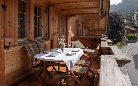 Daphné a 32: Table, Furniture, Plant, Chair, Building, Wood, Interior Design, Floor, Window, Tree