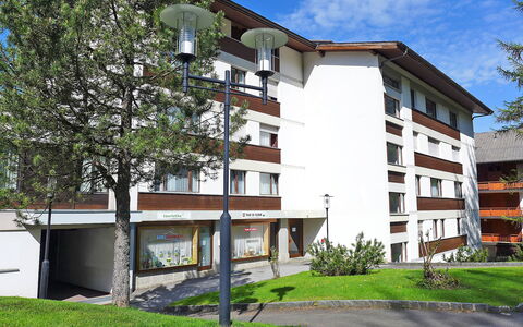 Villars 130: Plant, Building, Sky, Property, Daytime, Window, Tree, Land Lot, House