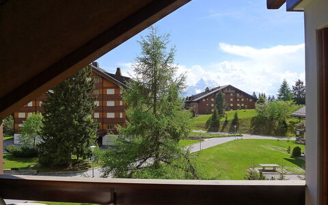 Villars 600: Property, House, Home, Room, Real Estate, Building, Architecture, Sky, Window, Tree