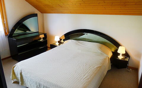 Villars 600: Bedroom, Room, Bed, Furniture, Property, Bedding, Comfort, Mattress Pad, Suite, Interior Design