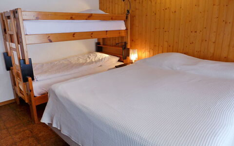 Villars 700: Bed, Bedroom, Furniture, Bed Sheet, Room, Mattress, Bed Frame, Property, Bedding, Mattress Pad