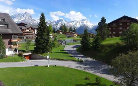 Villars 700: Natural Landscape, Nature, Mountain Range, Property, Mountain Village, Green, Mountainous Landforms, Mountain, Residential Area, Lawn
