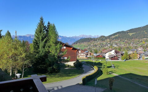 Villars 755: Property, Residential Area, Daytime, Mountain, Sky, Real Estate, Mountain Range, Town, Home, Estate