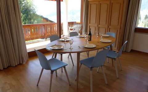 Villars 755: Room, Furniture, Property, Floor, Hardwood, Table, Building, Wood Flooring, Interior Design, House