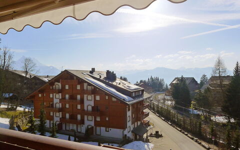 Villars 764: Sky, Roof, Property, Home, House, Cloud, Town, Architecture, Residential Area, Building