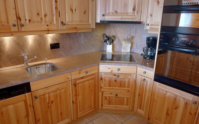 Accommodation:&nbsp;Rhodonite 33 764.5