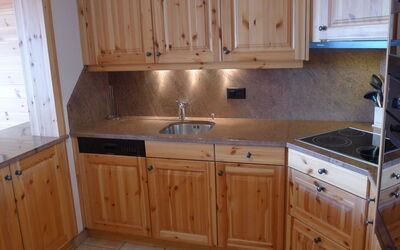 Accommodation:&nbsp;Rhodonite 33 764.5