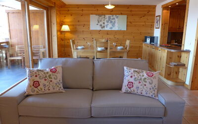 Rhodonite 33 764.5: Property, Furniture, Couch, Interior Design, Lighting, Wood, Decoration, Floor, Flooring, Living Room