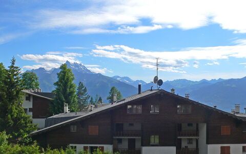 Villars 765: Sky, Mountain, Mountainous Landforms, Cloud, House, Mountain Range, Property, Hill Station, Roof, Town