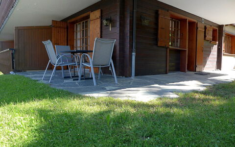 Le Brévent 4: Property, House, Building, Grass, Backyard, Room, Home, Real Estate, Cottage, Yard