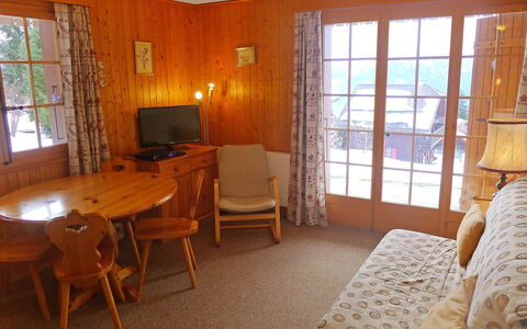 Le Brévent 4: Room, Property, Furniture, Floor, Building, Interior Design, Wall, House, Table, Living Room