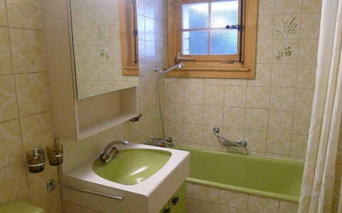 Le Brévent 4: Bathroom, Room, Property, Tile, Wall, Bathroom Accessory, Plumbing Fixture, Architecture, Sink, Floor