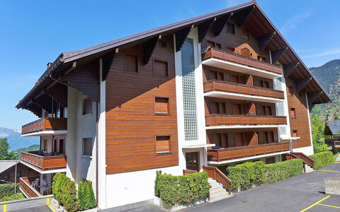 Villars 784: Property, House, Building, Real Estate, Home, Architecture, Apartment, Residential Area, Log Cabin, Cottage