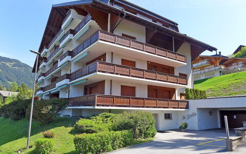Villars 784: Sky, Plant, Building, Property, Window, Urban Design, House, Condominium, Residential Area, Real Estate