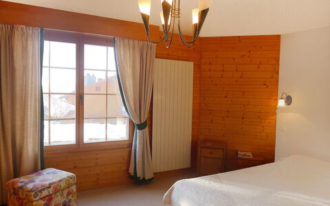 Villars 787: Room, Furniture, Bed, Bedroom, Property, Wall, Floor, Bed Frame, Bed Sheet, Interior Design