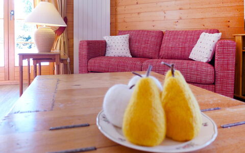 Villars 787: Food, Table, Furniture, Tableware, Comfort, Ingredient, Lighting, Interior Design, Wood, Plate