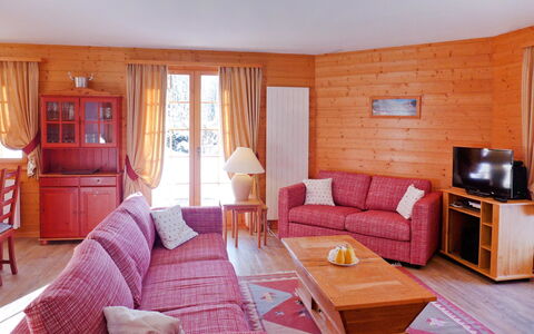 Villars 787: Furniture, Property, Picture Frame, Comfort, Couch, Table, Cabinetry, Television, Building, Living Room