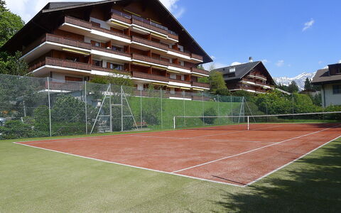 Villars 800: Cloud, Sky, Building, Plant, Land Lot, Urban Design, Grass, Residential Area, Real Estate, Leisure