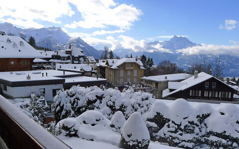 Villars 800: Cloud, Sky, Snow, Building, Mountain, Property, Window, Architecture, House, Slope