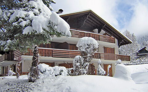Les Seracs 1: Building, Snow, Sky, Cloud, Window, Plant, House, Tree, Freezing, Cottage