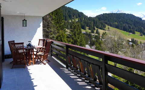 Savoie 1: Property, Mountain, House, Real Estate, Building, Room, Mountain Range, Tree, Home, Hill Station