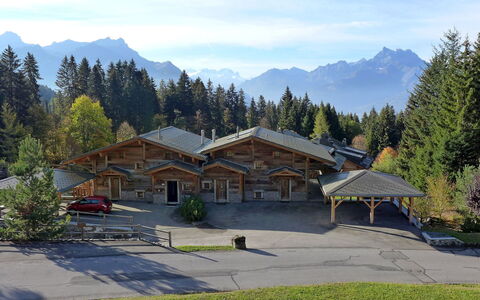 Argentière 8: Property, Home, Mountain, Real Estate, Mountainous Landforms, Natural Landscape, House, Wilderness, Roof, Sky