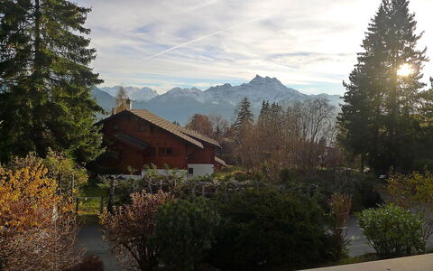 Villars 995: Nature, Sky, Mountain, Natural Landscape, Mountainous Landforms, Wilderness, Property, Mountain Range, Tree, House