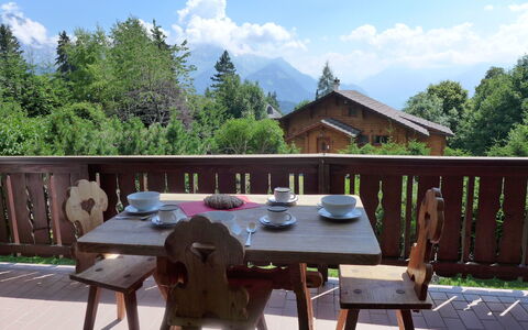 Villars 995: Property, Table, Furniture, Restaurant, House, Outdoor Table, Room, Real Estate, Building, Cottage
