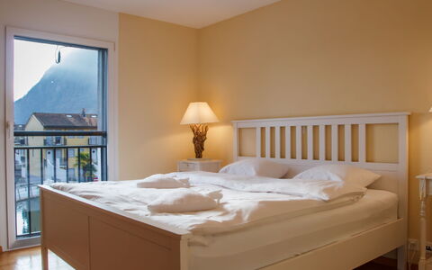 Le Bouveret 100: Bed, Furniture, Bedroom, Bedding, Interior Design, Bed Sheet, Wood, Floor, Flooring, Room