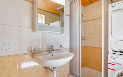 Le Bouveret 100: Mirror, Tap, Sink, Laundry Room, Property, Bathroom Sink, Plumbing Fixture, Bathroom, Building, Interior Design