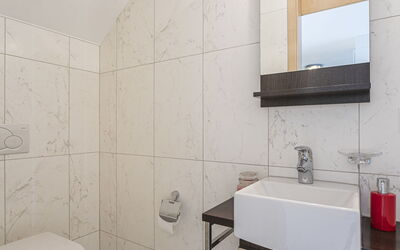 Accommodation:&nbsp;Vasco de Gama B6 R 100.50