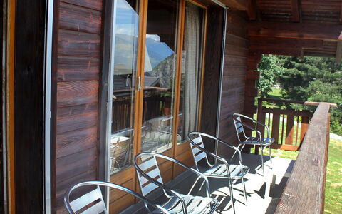 L'Alpage: Property, Room, House, Porch, Building, Real Estate, Window, Door, Home, Architecture