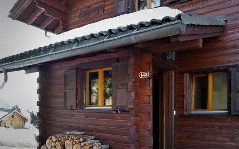 L'Alpage: Building, Window, Property, Wood, House, Cottage, Door, Siding, Material Property