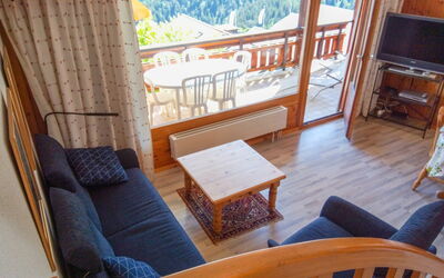 Eaux-Vives 202 150.2: Furniture, Building, Wood, Table, Comfort, Interior Design, Living Room, Floor, Outdoor Furniture, Tree