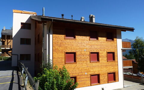 Ovronnaz 170: House, Property, Building, Home, Residential Area, Architecture, Facade, Real Estate, Roof, Wall