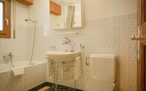 Ovronnaz 600: Mirror, Sink, Plumbing Fixture, Tap, Bathroom Sink, Purple, Bathroom, Building, Interior Design, Architecture