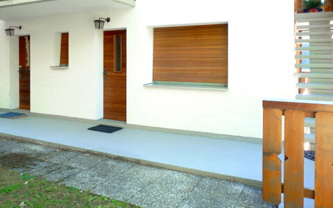 Ovronnaz 600: Building, Property, Window, Wood, Interior Design, Architecture, Flooring, House, Shade, Floor