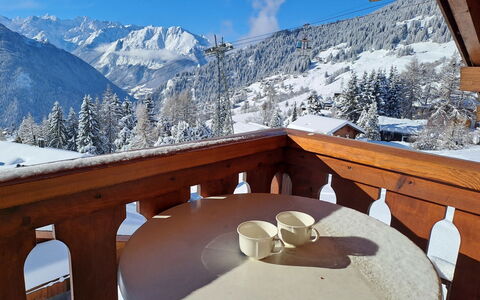 Pinot Gris Combles: Sky, Cloud, Table, Property, Snow, Mountain, Wood, House, Architecture, Tree
